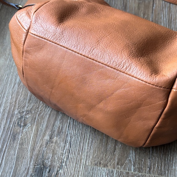 Danier Caramel Leather Hobo Bag - Picture 4 of 7